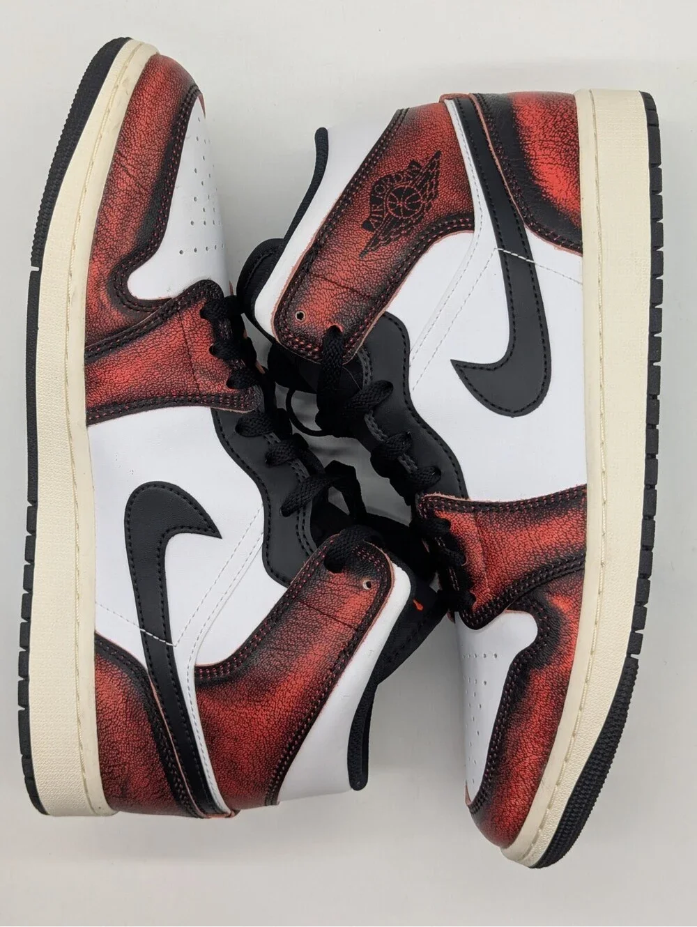 Mens Size 10.5 Nike Jordan 1 SE Mid Wear-Away Chicago Red Black Shoes DV9565-006